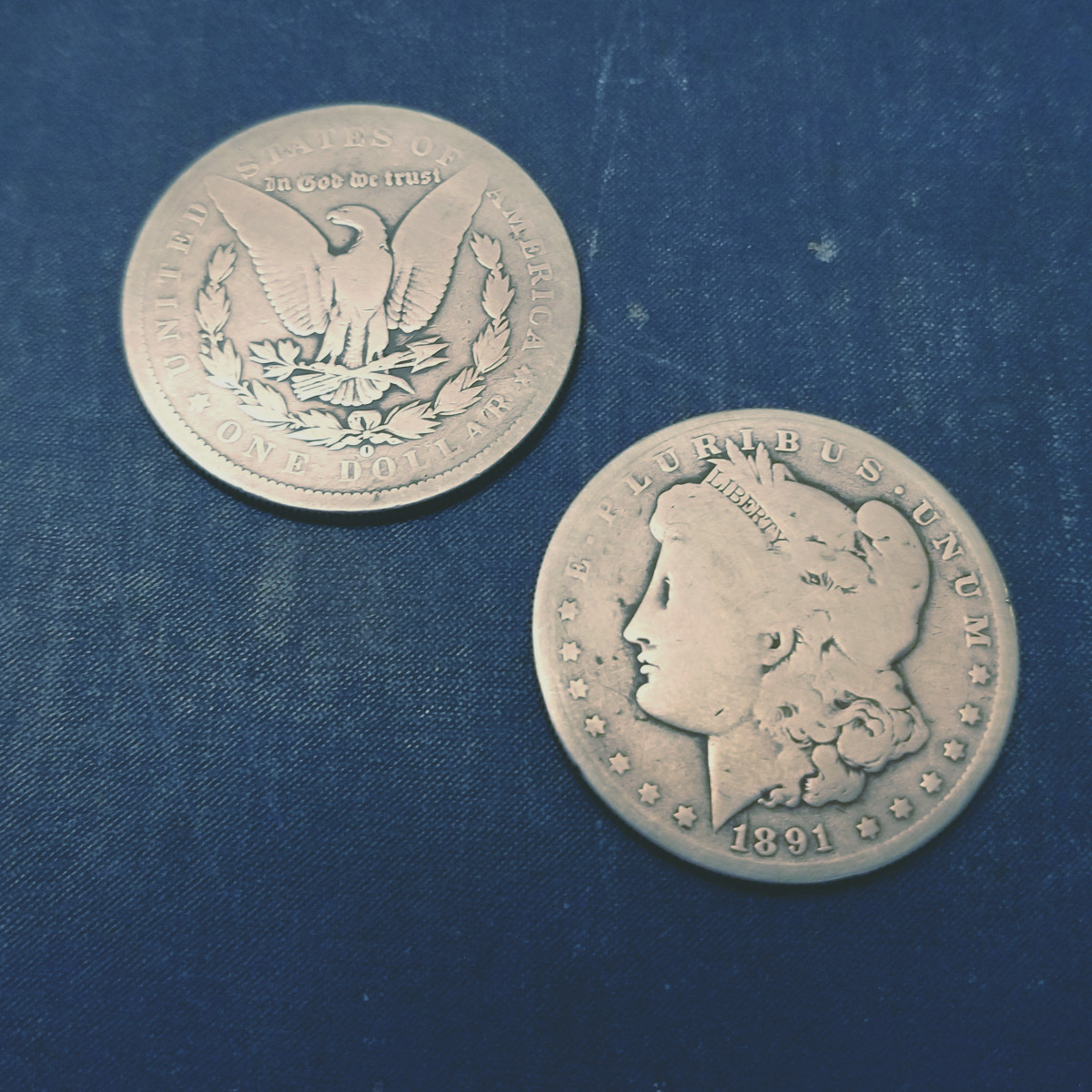 Dollar Expanded Tail Shell and Matching Coin Martinka Magic